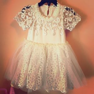 Mae Lin Rose dress. 3t lace detail
